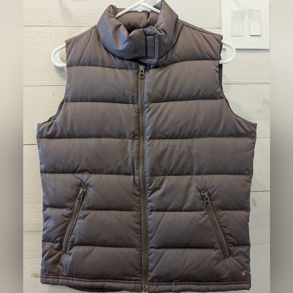 🦅 American Eagle Outfitters Women's Dark Brown Down Fill Puffer Vest; Size: M